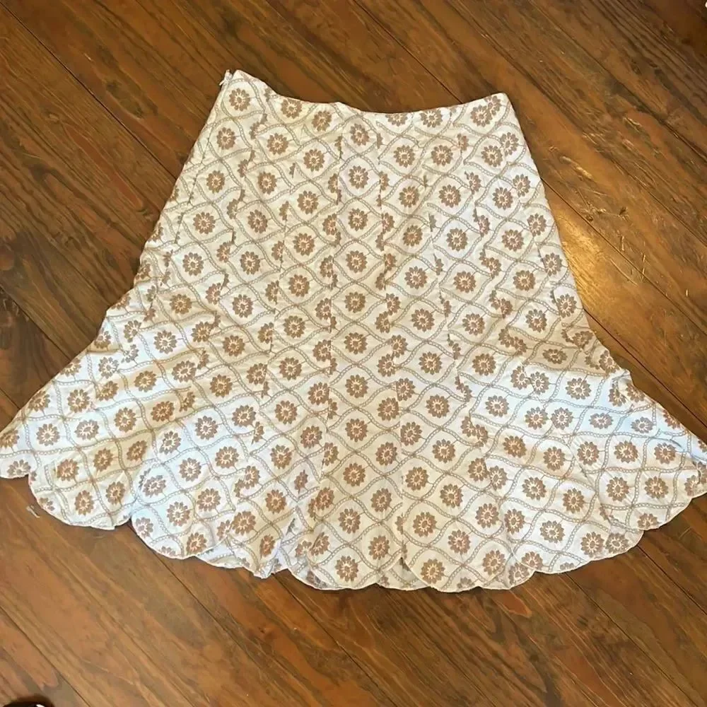 Kelly and Diane scalloped edge skirt size 4 fully lined